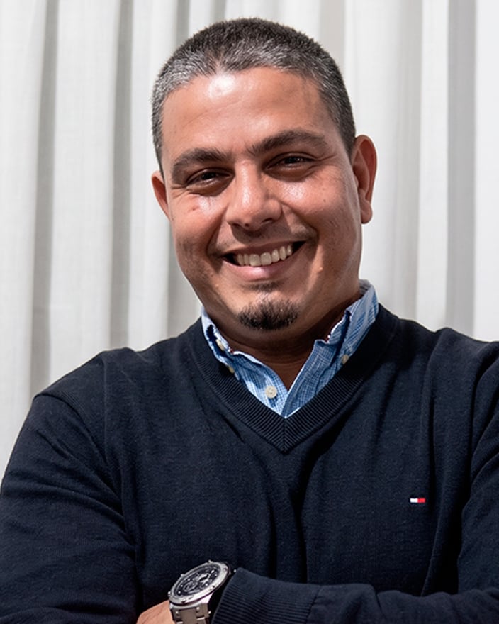 David G. Esne, Socio gerente